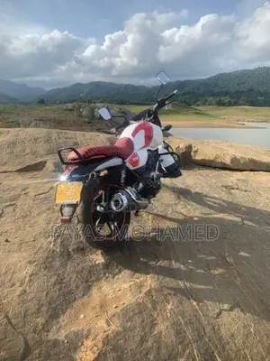 Bajaj V15 2016