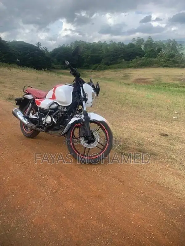 Bajaj V15 2016