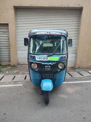Bajaj RE 2017