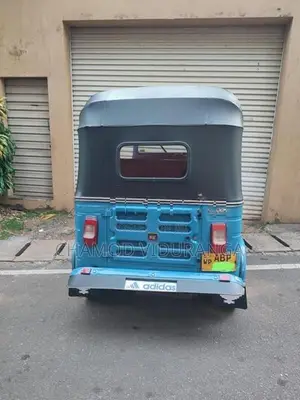 Bajaj RE 2017