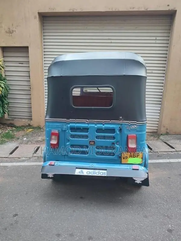 Bajaj RE 2017