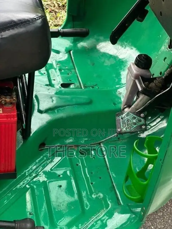 Bajaj RE 205 2010