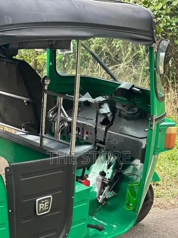 Bajaj RE 205 2010
