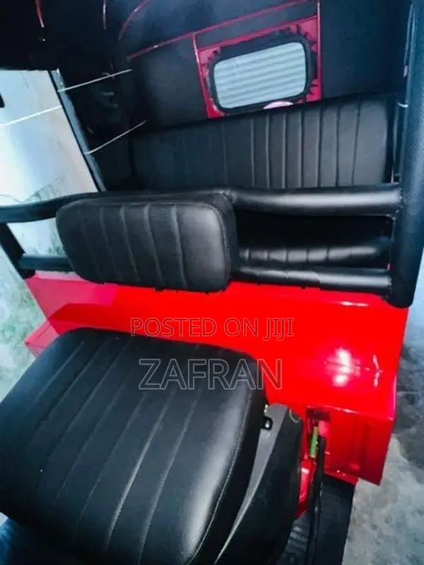 Bajaj RE 2000