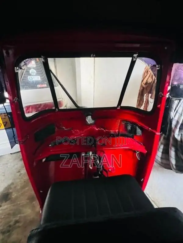 Bajaj RE 2000