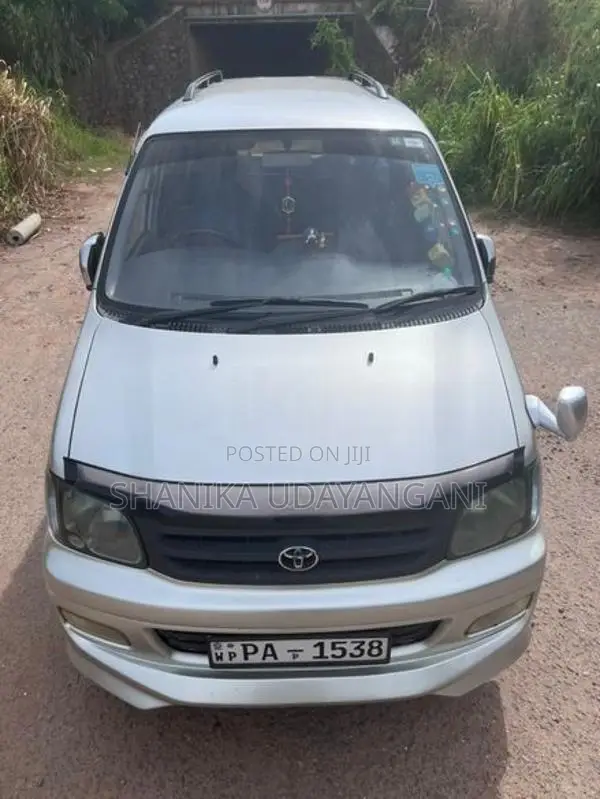 Toyota Noah 2000
