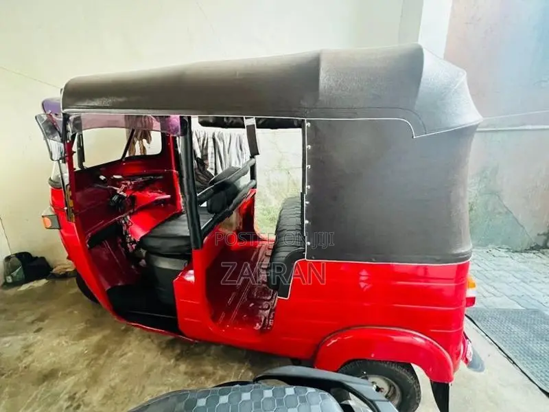 Bajaj RE 2000