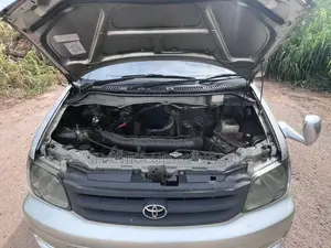 Toyota Noah 2000