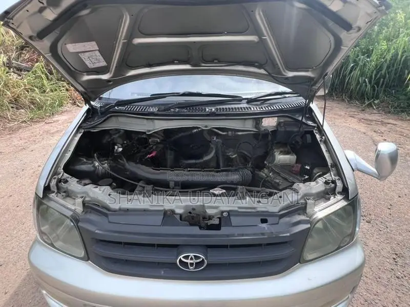 Toyota Noah 2000