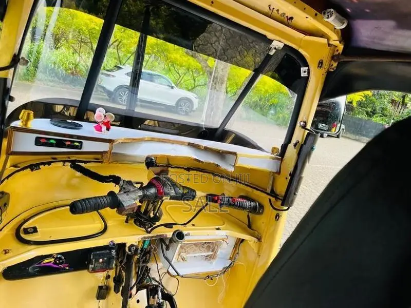 Bajaj RE 1999