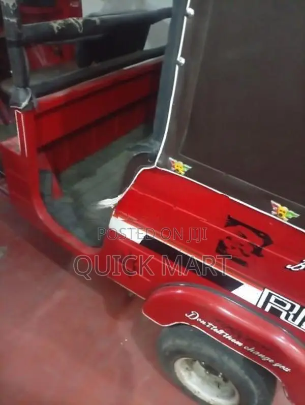 Bajaj RE 2011