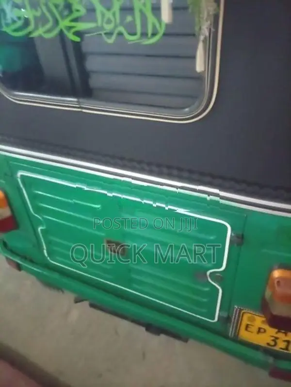 Bajaj RE 2017