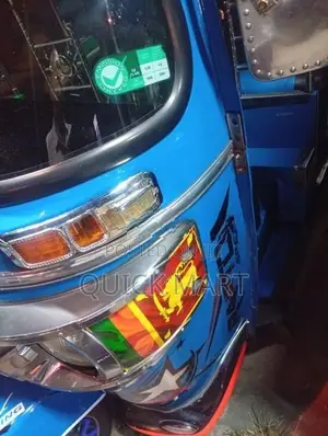 Bajaj RE 2018