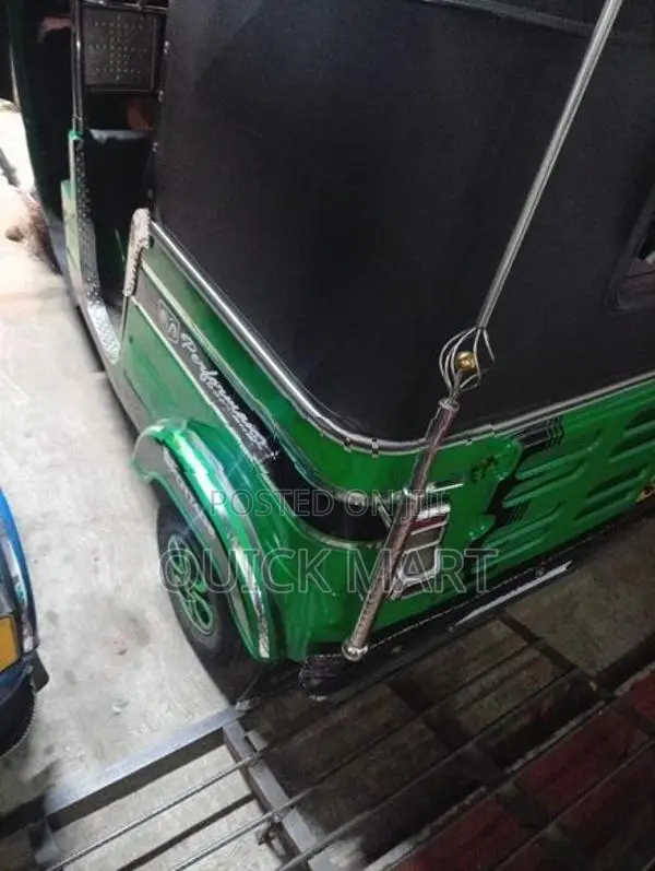 Bajaj RE 2016