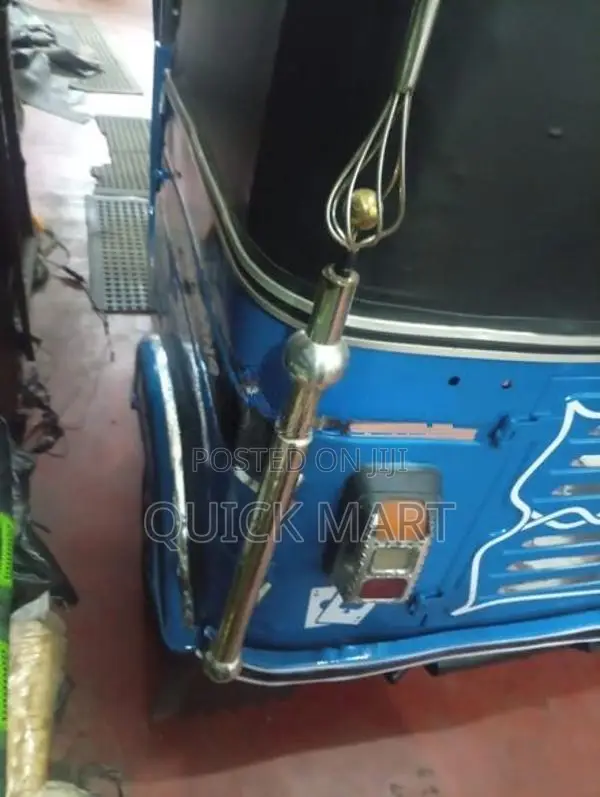 Bajaj RE 2011