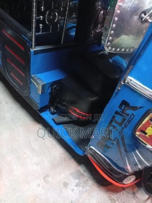 Bajaj RE 2018
