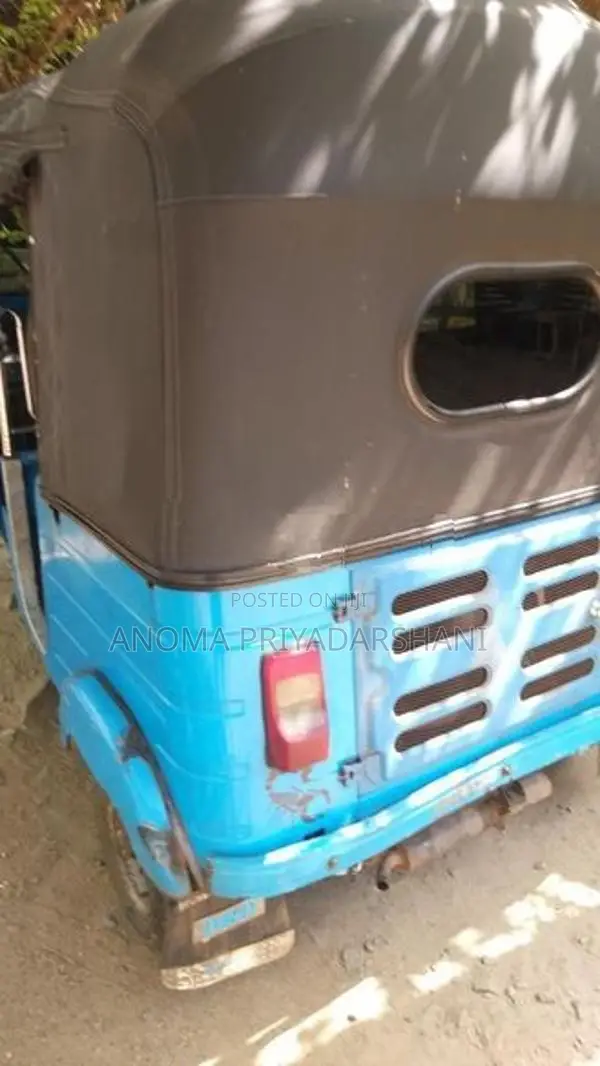 Bajaj RE 2015