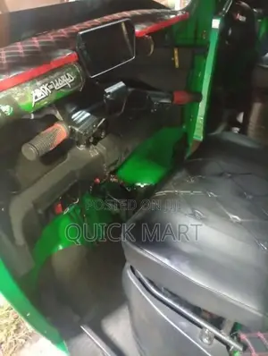 Bajaj RE 2018