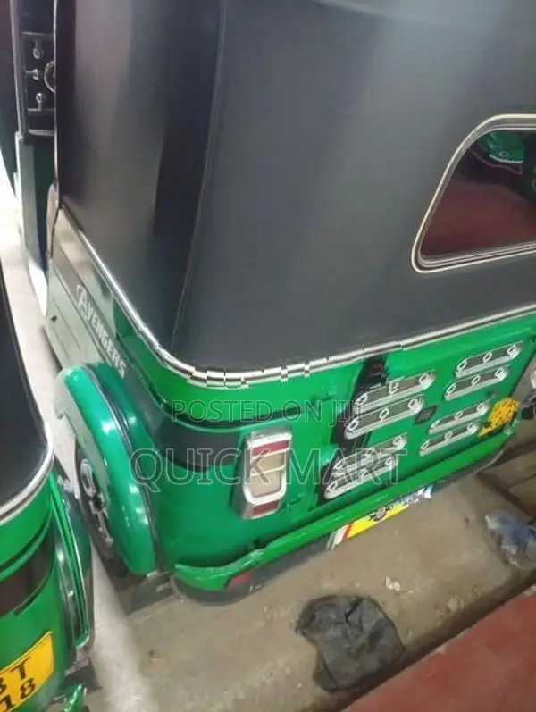 Bajaj RE 2018