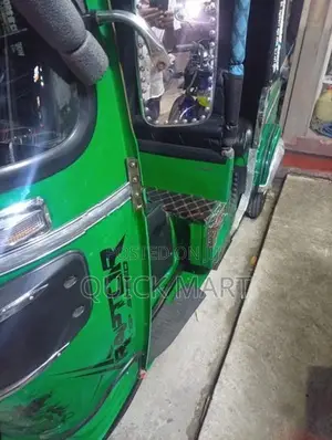 Bajaj RE 2018