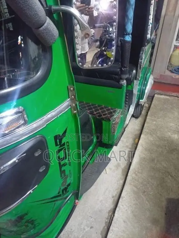Bajaj RE 2018