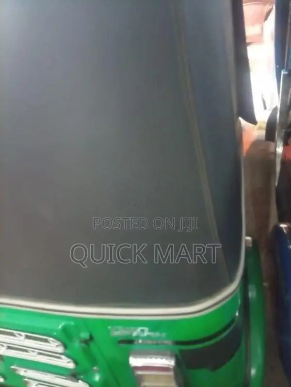 Bajaj RE 2018