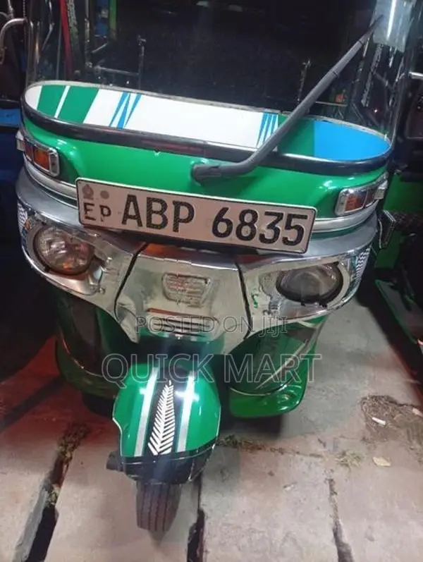 Bajaj RE 2018