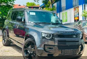 Land Rover Defender P300e 2026