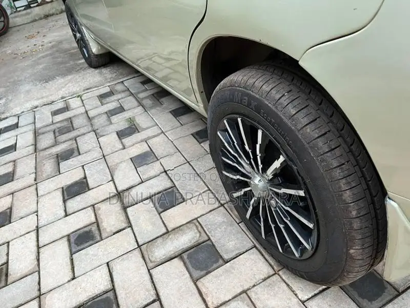 Suzuki Alto 2000