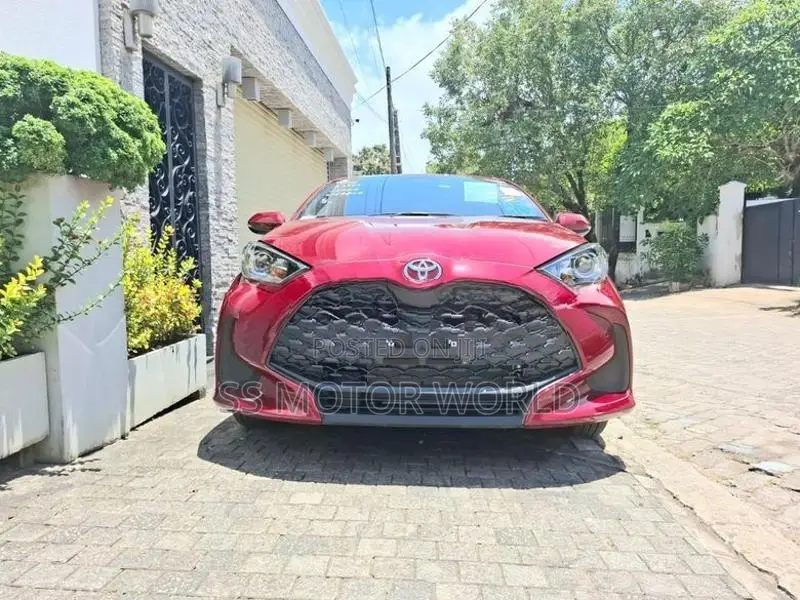 Toyota Yaris G HEAD REST MODEL 2026