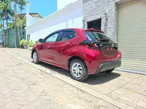 Toyota Yaris G HEAD REST MODEL 2026