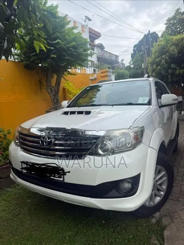 Toyota Fortuner 2013