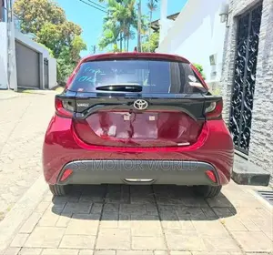 Toyota Yaris G HEAD REST MODEL 2026