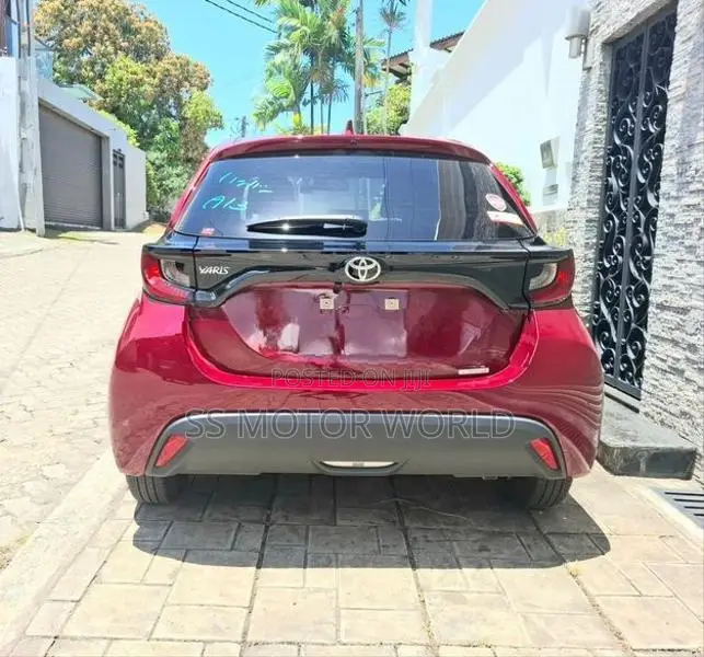 Toyota Yaris G HEAD REST MODEL 2026