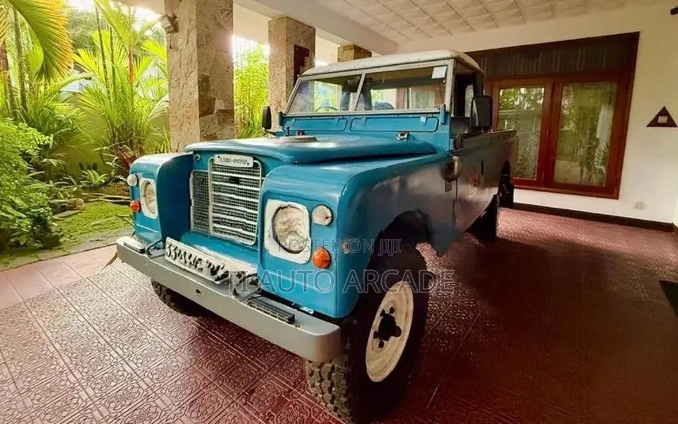 Land Rover Defender 1977