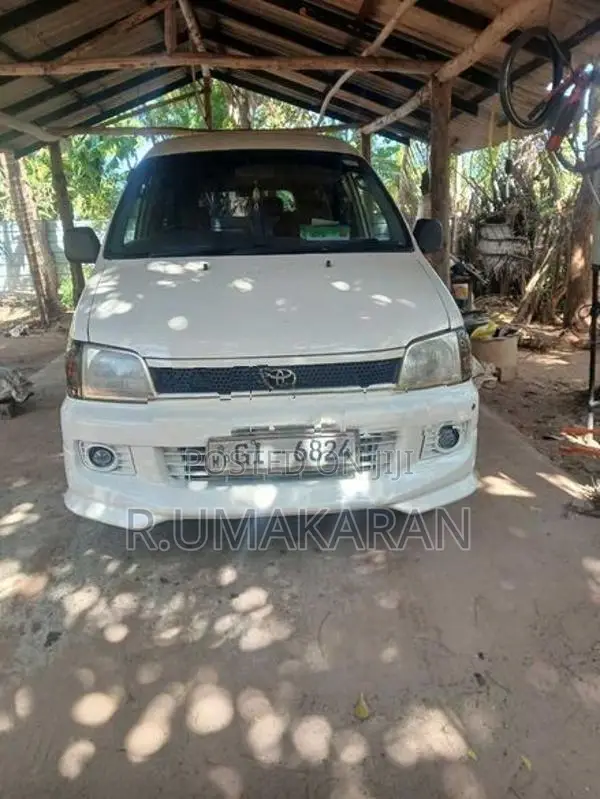 Toyota Noah 1998