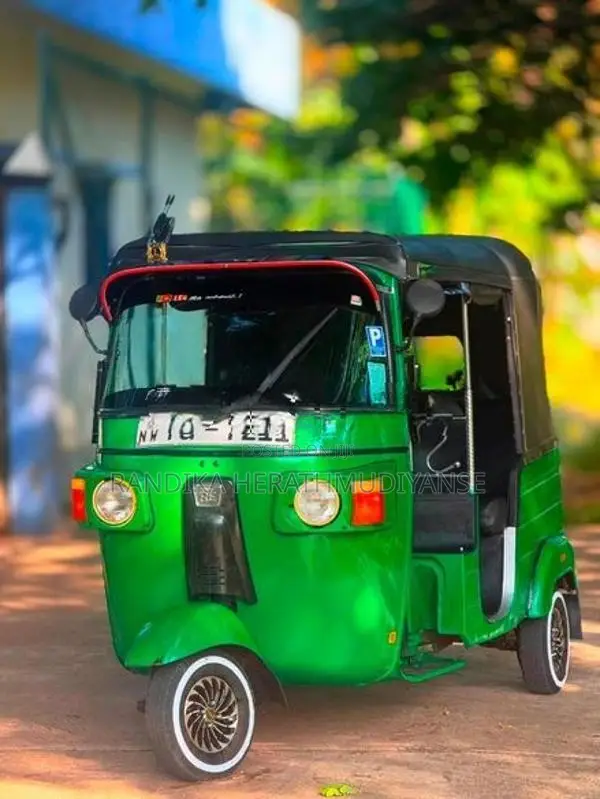 Bajaj RE 2015