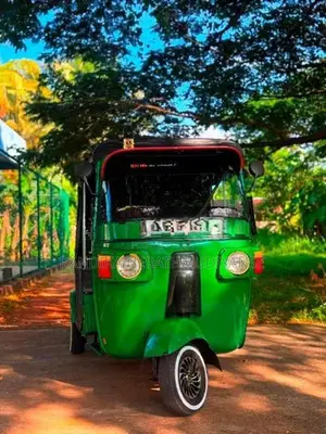 Bajaj RE 2015