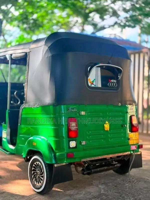 Bajaj RE 2015