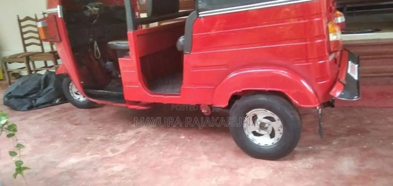Bajaj RE 2013