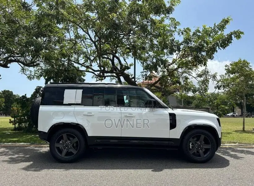 Land Rover Defender 7 Seater 2026