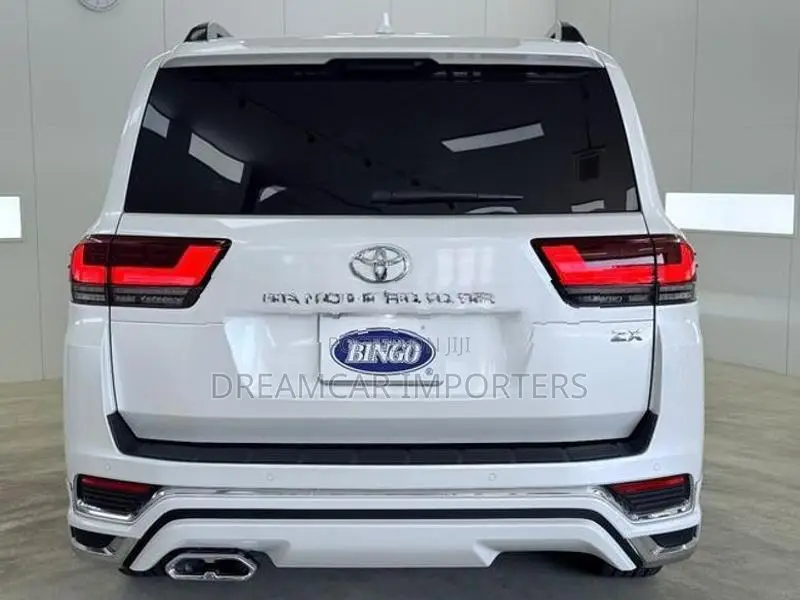 Toyota Land Cruiser Sahara LC300 2025