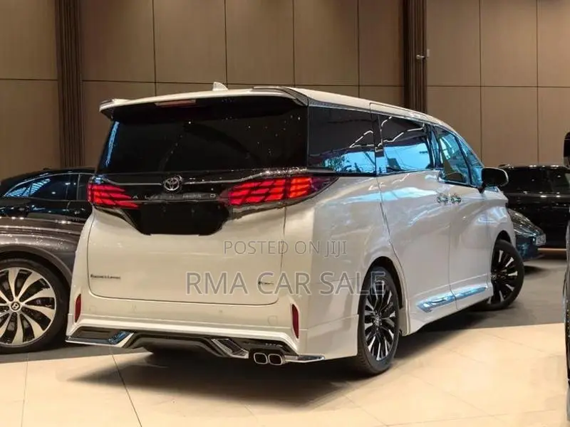 Toyota Alphard Executive Lounge 2025