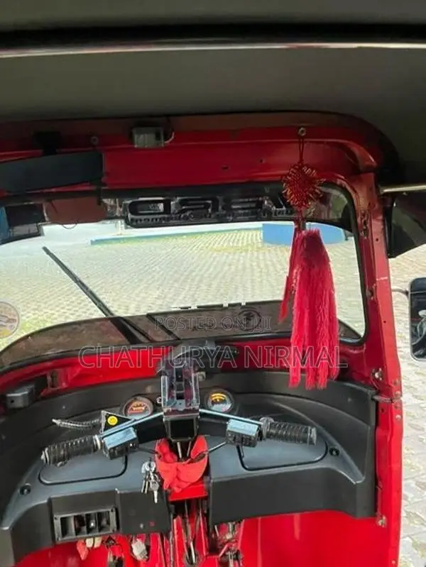 Bajaj RE 2013