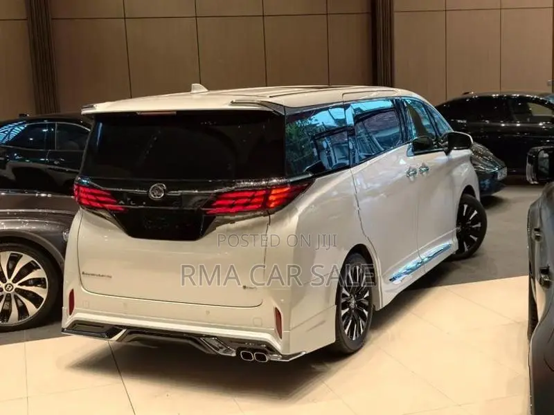 Toyota Alphard Executive Lounge 2025