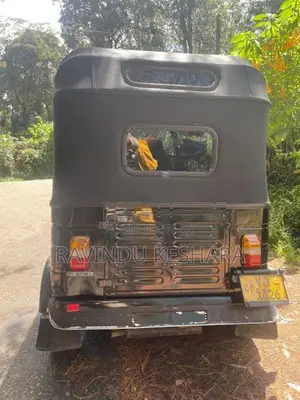 Bajaj RE 2011