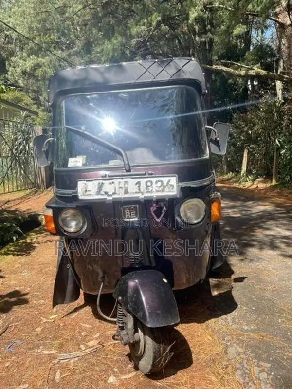 Bajaj RE 2011