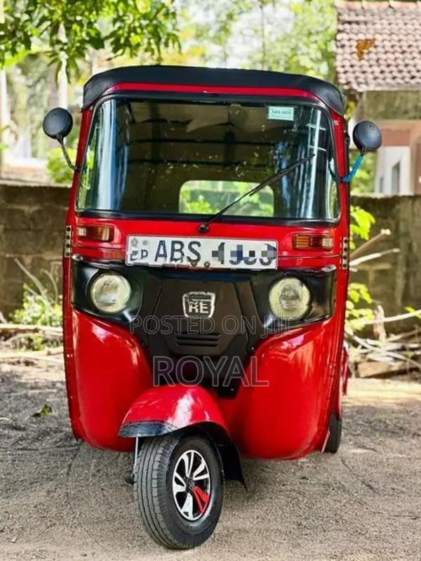 Bajaj RE 2018