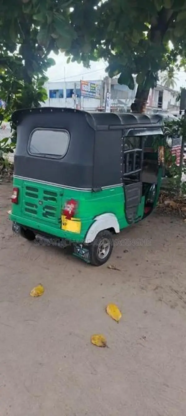 Bajaj RE 2016