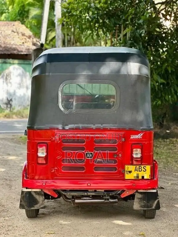 Bajaj RE 2018